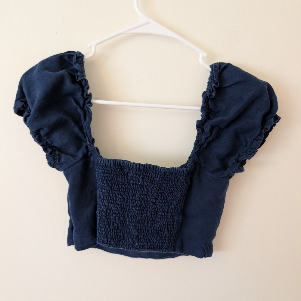 Aritzia Wilfred Womens Small Off The Shoulder Smocked Crop Top Blue Preppy Linen - Picture 4 of 6